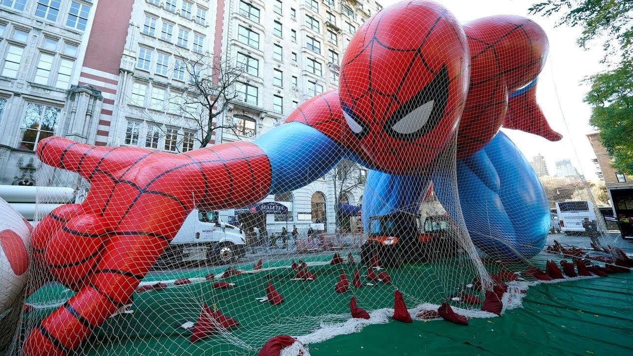 Macy's Thanksgiving Day Parade balloons coming to life Main Stream Videos